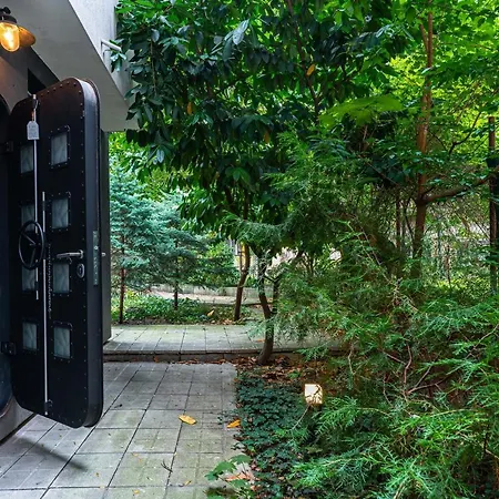 Cozy&modern With Garden Sofia